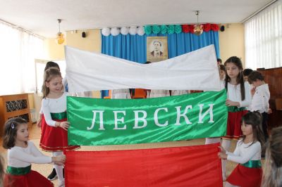  23ДГ "Здраве"  отбеляза 152 години от гибелта на Васил Левски. Със стихове и песни децата от група "Тигърче" изразиха своята почит и признателност към Апостола на свободата.  - Изображение 5